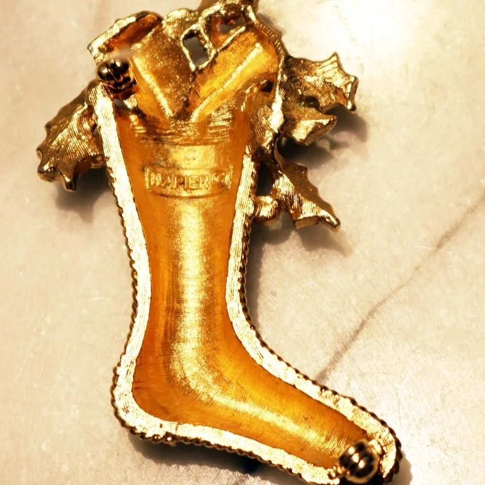 🎄 Vintage Napier Crystal Embellished Christmas Stocking Brooch 💫✨